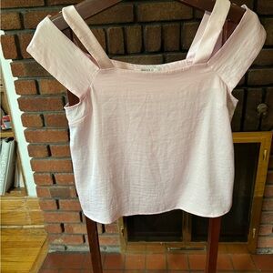 Satin Forever 21 off shoulder top in great condition sizeM